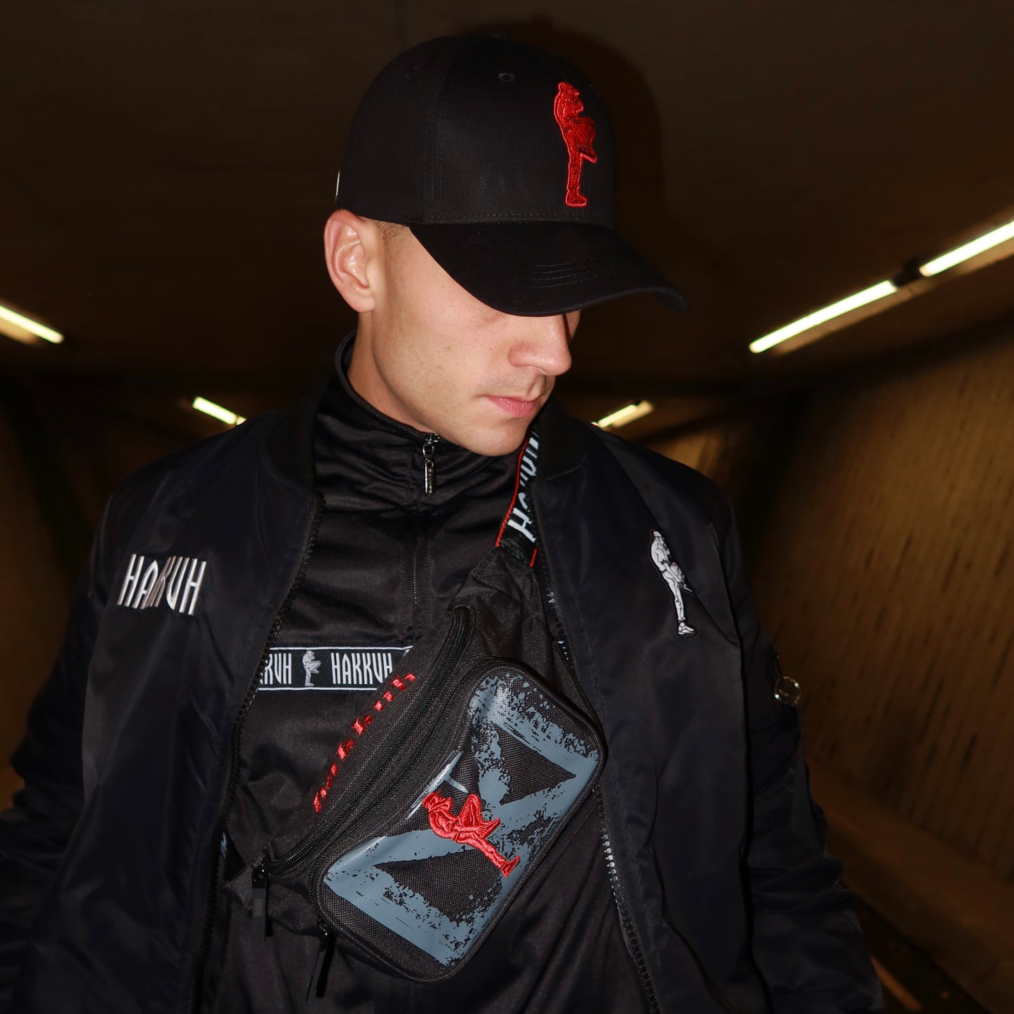 HAKKUH DESIGNER HIP BAG | BLACK-RED