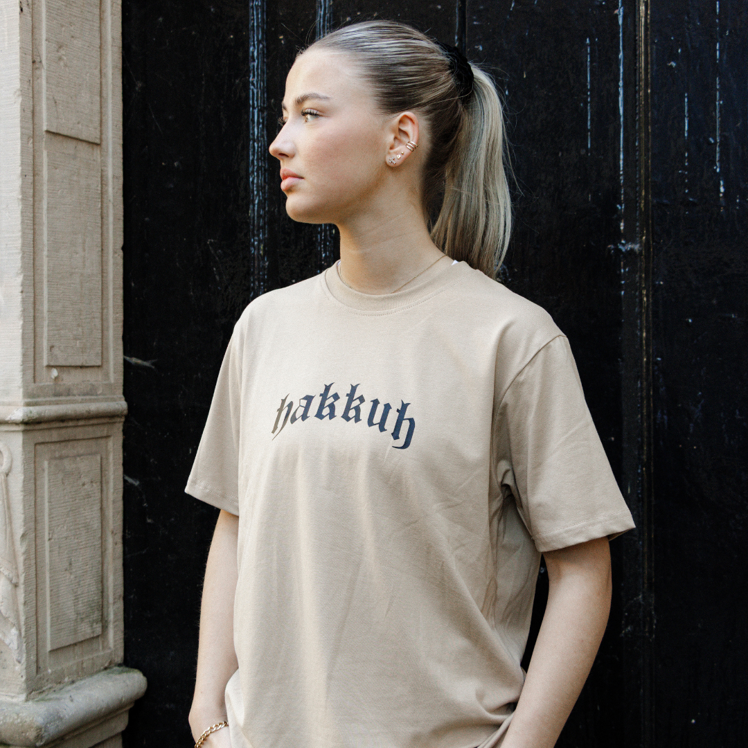 HAKKUH T-SHIRT NEW ERA | BEIGE/BLACK