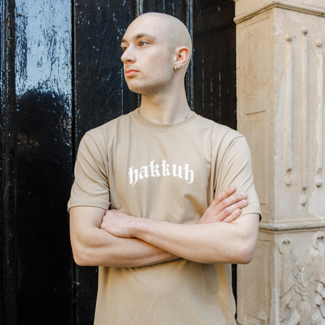 HAKKUH T-SHIRT NEW ERA | BEIGE/WHITE