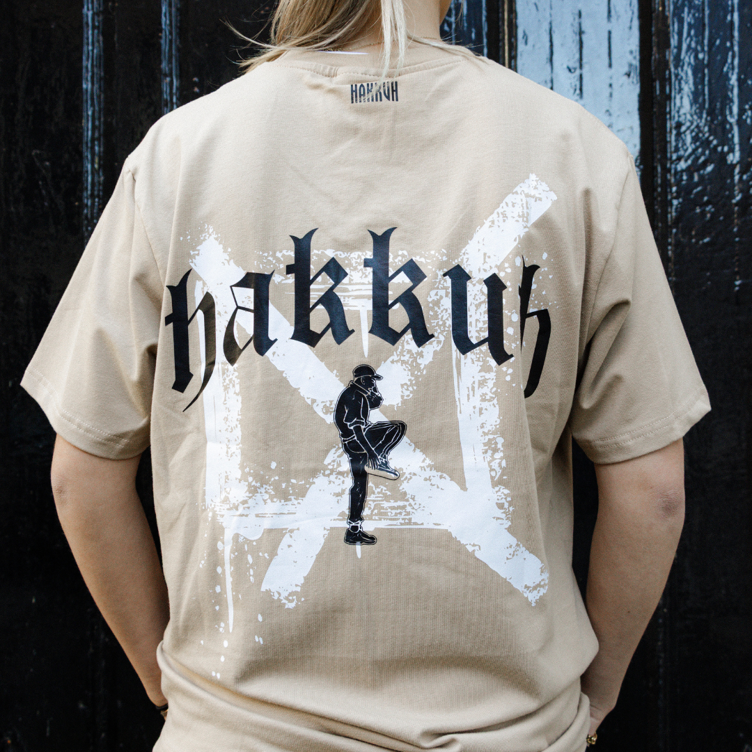 HAKKUH T-SHIRT NEW ERA | BEIGE/BLACK
