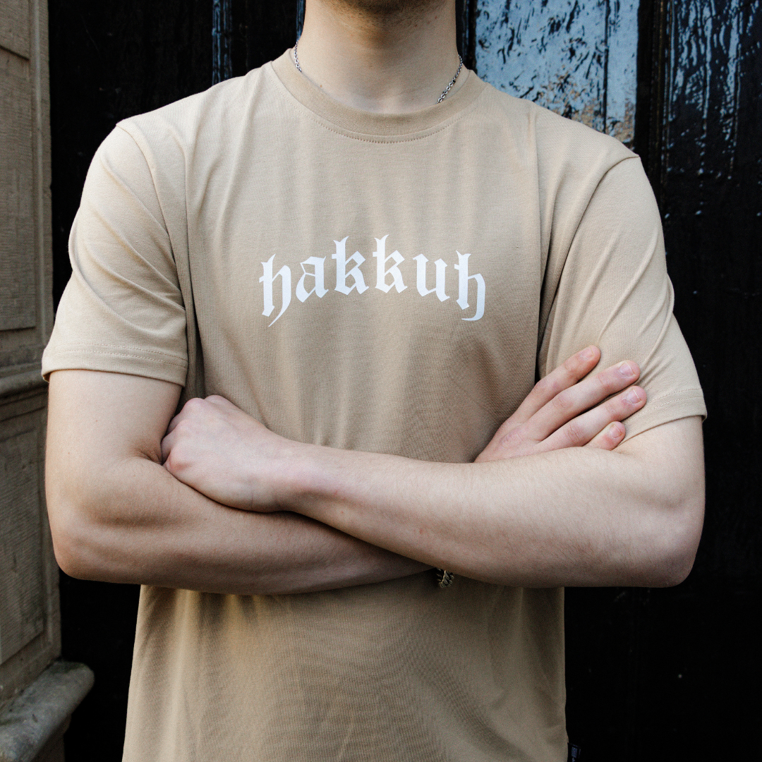 HAKKUH T-SHIRT NEW ERA | BEIGE/WHITE