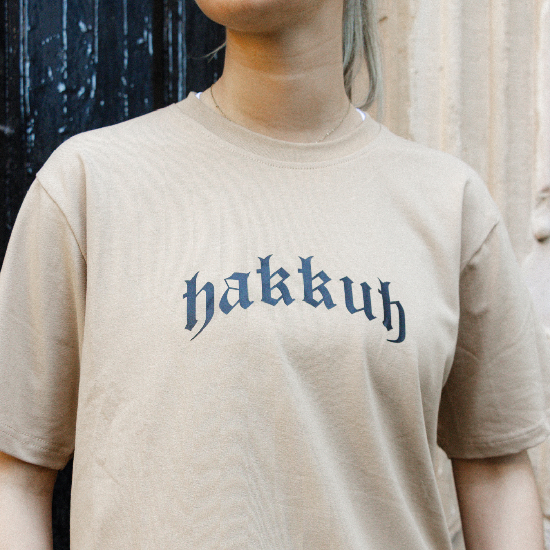 HAKKUH T-SHIRT NEW ERA | BEIGE/BLACK