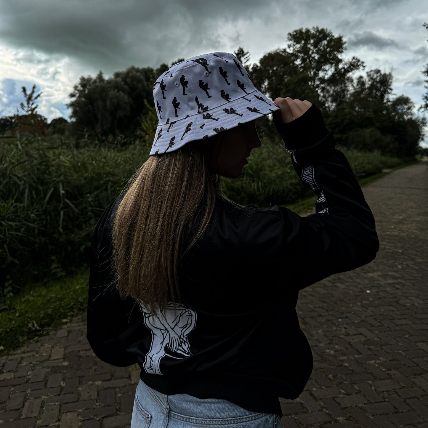 HAKKUH BUCKET HAT REVERSIBLE | BLACK/WHITE