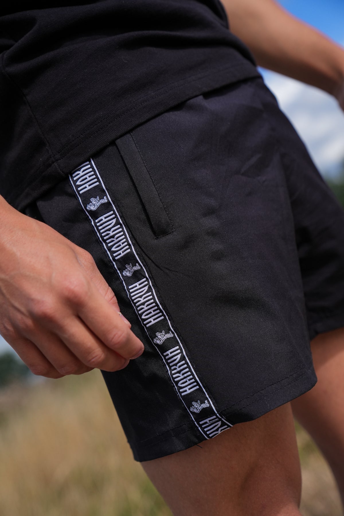 HAKKUH OUTLINE SWIM SHORTS