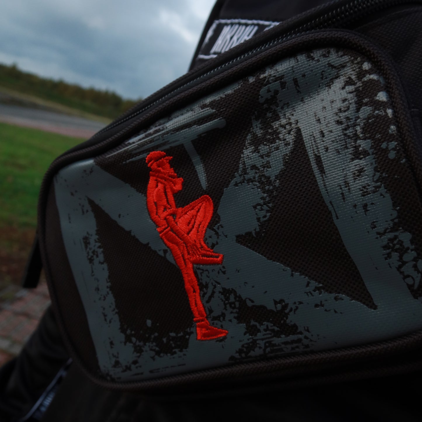 HAKKUH DESIGNER HIP BAG | BLACK-RED