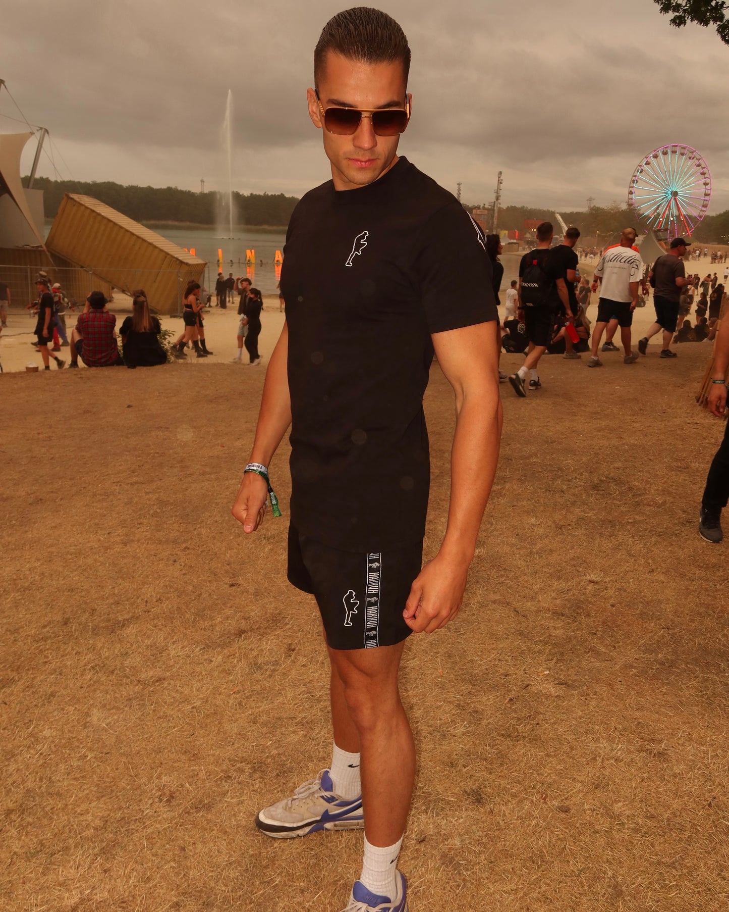 HAKKUH OUTLINE SWIM SHORTS